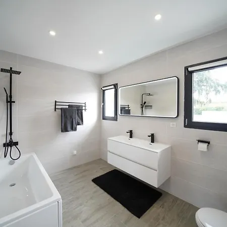 Tres Belle A Avec Piscine Chauffee Villa *