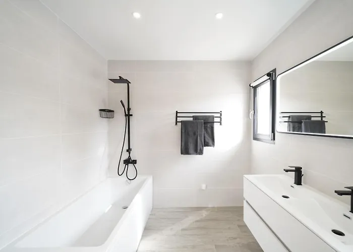 Tres Belle A Avec Piscine Chauffee Βίλα