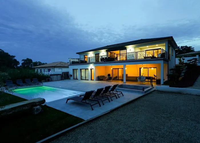 Tres Belle A Avec Piscine Chauffee Βίλα
