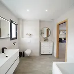 Très Belle à Avec Piscine Chauffée