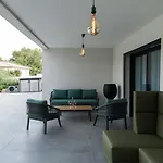 Villa Très Belle à Avec Piscine Chauffée
