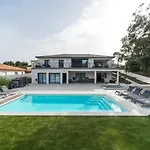Très Belle à Avec Piscine Chauffée * Ghisonaccia