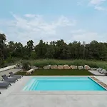 Villa Très Belle à Avec Piscine Chauffée *