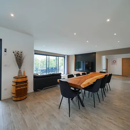 Villa Très Belle à Avec Piscine Chauffée