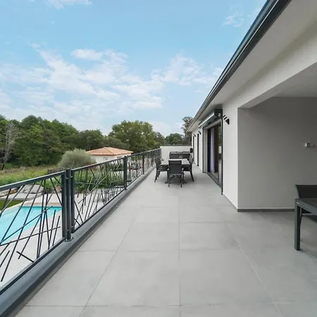 Très Belle à Avec Piscine Chauffée Ghisonaccia