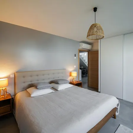 Très Belle à Avec Piscine Chauffée Villa Ghisonaccia