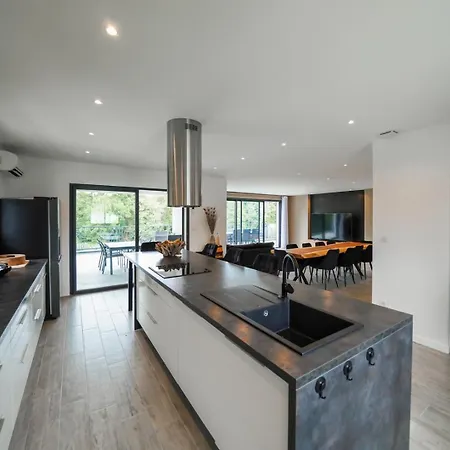 Très Belle à Avec Piscine Chauffée