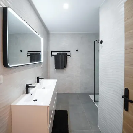 Très Belle à Avec Piscine Chauffée * Ghisonaccia