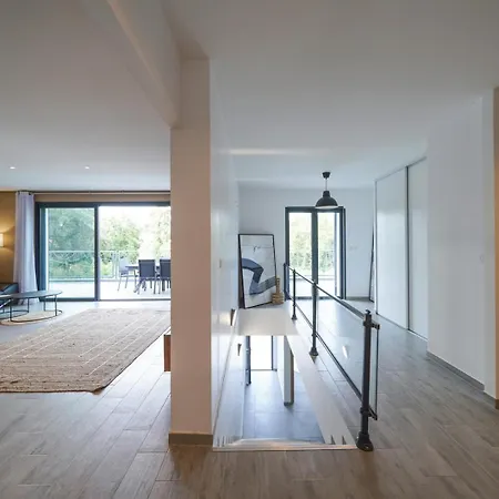 Très Belle à Avec Piscine Chauffée Villa Ghisonaccia