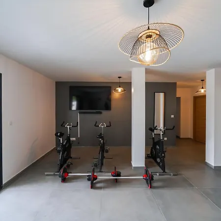 Très Belle à Avec Piscine Chauffée *