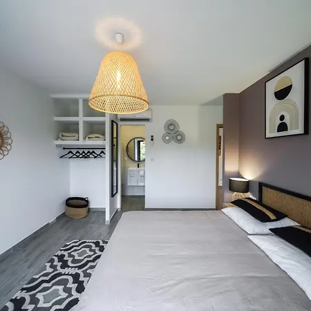 Villa Très Belle à Avec Piscine Chauffée Ghisonaccia