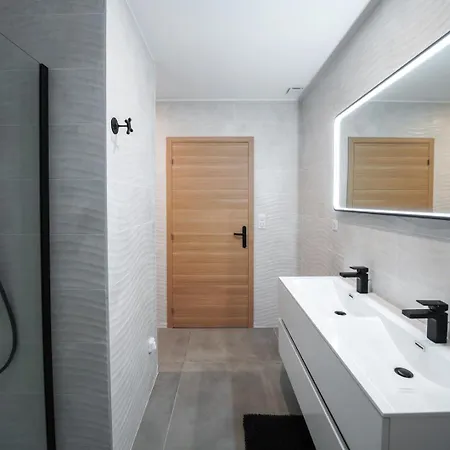 Très Belle à Avec Piscine Chauffée * Ghisonaccia