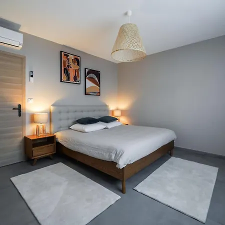 Très Belle à Avec Piscine Chauffée