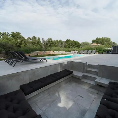 Tres Belle A Avec Piscine Chauffee Ghisonaccia