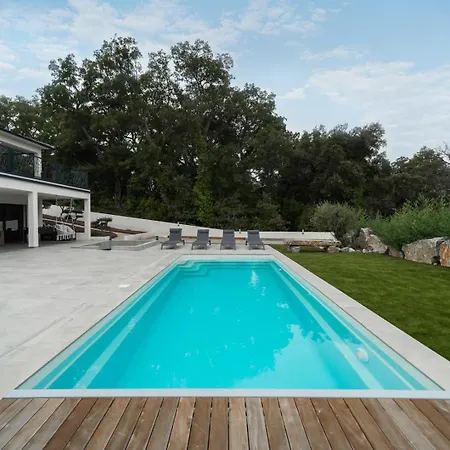 Villa Très Belle à Avec Piscine Chauffée *