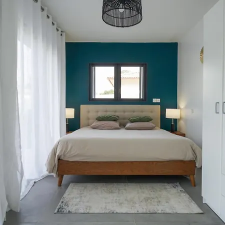 Très Belle à Avec Piscine Chauffée