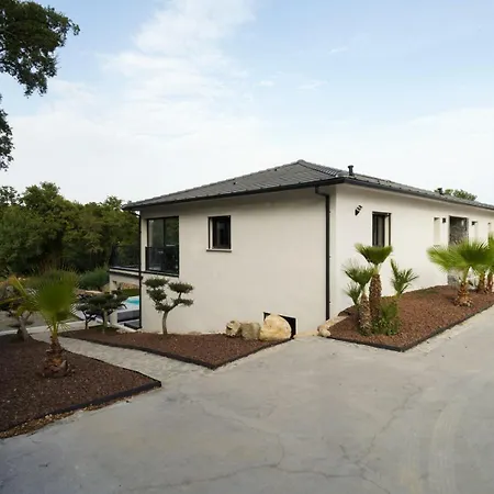 Villa Très Belle à Avec Piscine Chauffée