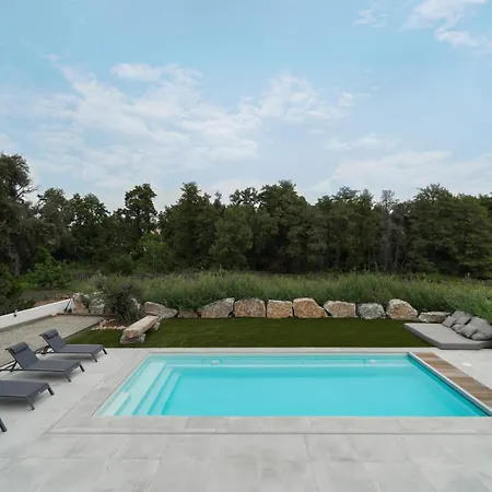 Villa Très Belle à Avec Piscine Chauffée *