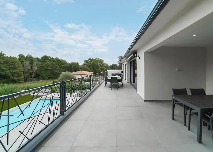 Tres Belle A Avec Piscine Chauffee Ghisonaccia