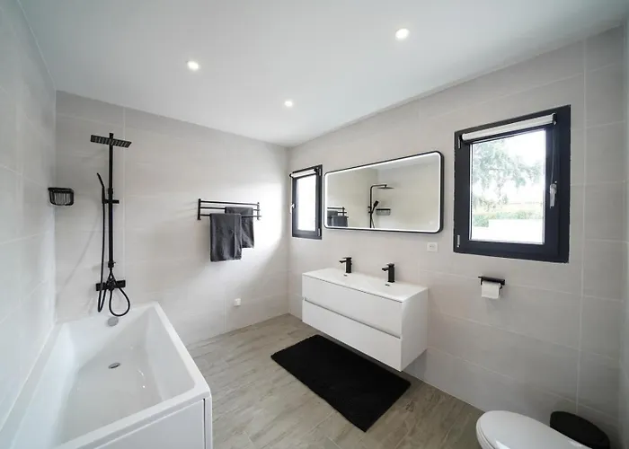 Tres Belle A Avec Piscine Chauffee Villa *