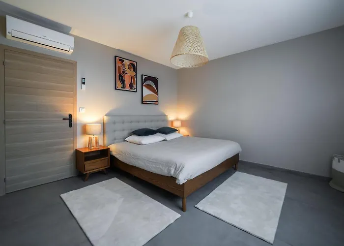 Tres Belle A Avec Piscine Chauffee