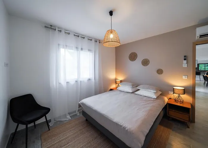 Tres Belle A Avec Piscine Chauffee Ghisonaccia