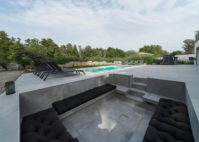 Tres Belle A Avec Piscine Chauffee Ghisonaccia