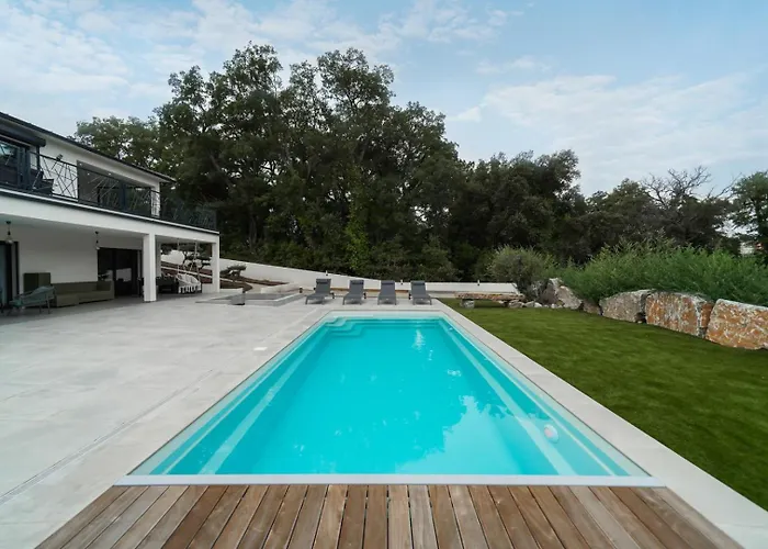 Villa Tres Belle A Avec Piscine Chauffee *