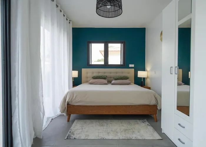 Tres Belle A Avec Piscine Chauffee