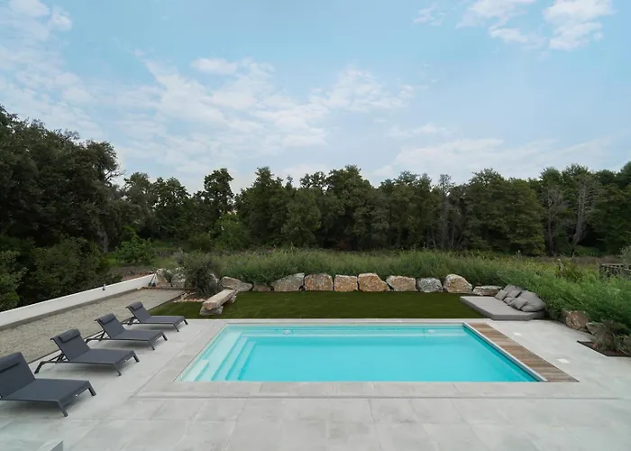 Villa Très Belle à Avec Piscine Chauffée *